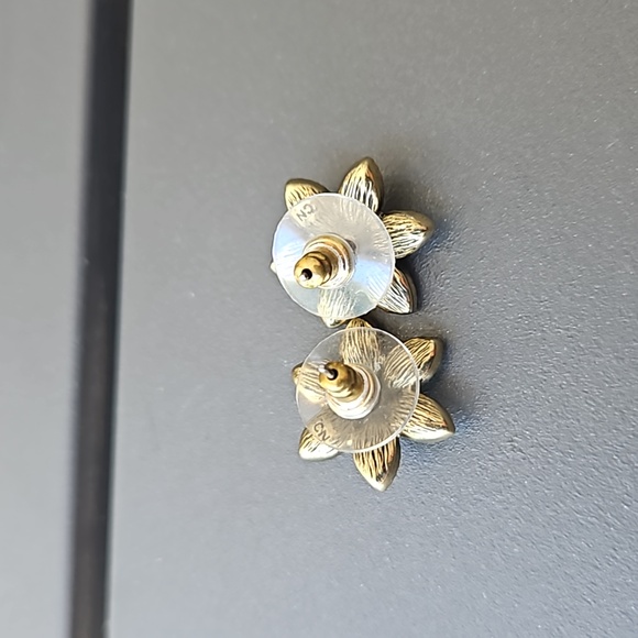 Heidi Daus Aurora Borealis Crystal Flower Earrings - Picture 6 of 6